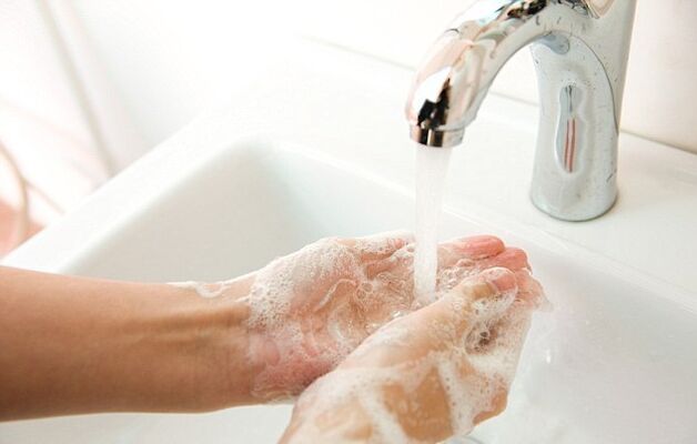 hand washing to prevent infection with worms