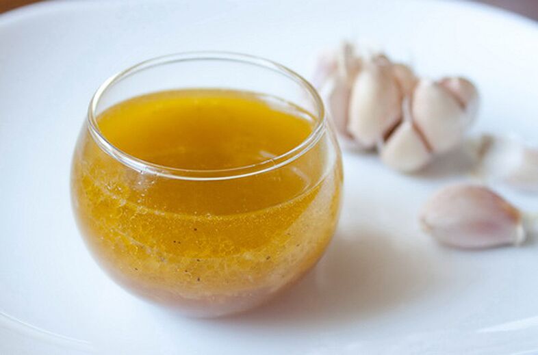 Garlic oil destroys worms in the body
